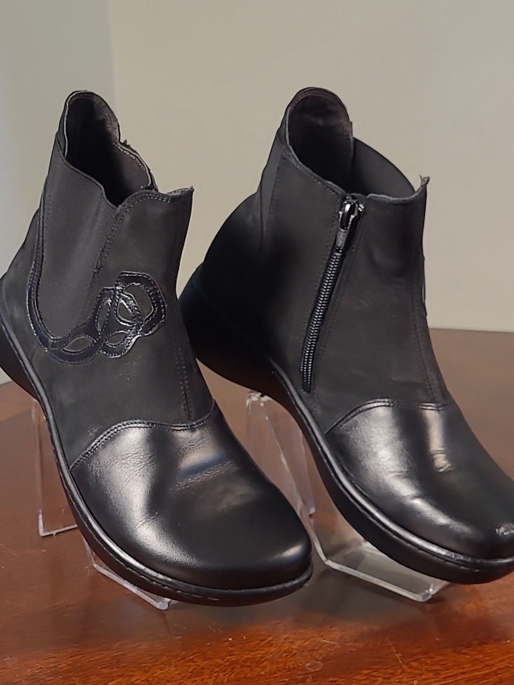 Naot Limia Black Leather Suede Ankle Booties Zipper Closure EU 39 US 8-8.5